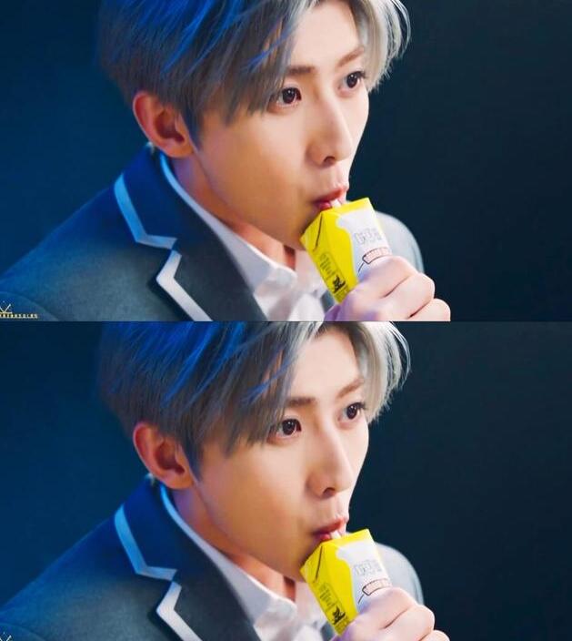 蔡徐坤上學(xué)照片曝光，到底有沒有整容一目了然了