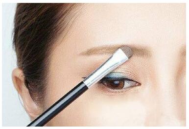 堪比整容的化妝方式 立變小V臉 新技能get起來