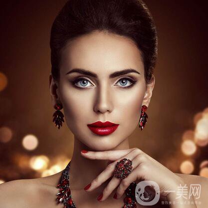 如何消除雙下巴？ 怎么減雙下巴？