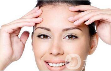 抬頭紋太重怎么辦？如何去抬頭紋？