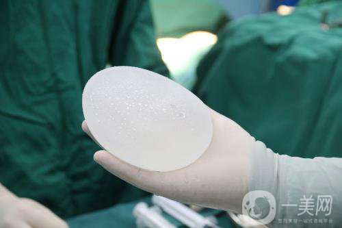 上海假體隆胸的價(jià)錢(qián)一般是多少