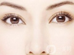 割雙眼皮變太窄的原因是什么？