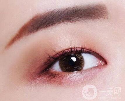 上班族何時(shí)割雙眼皮比較合適？