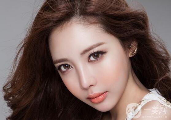 假體隆鼻整容費(fèi)用大概多少？