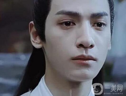 羅云熙成為韓國整形界范本？韓國也開始流行雙眼皮啦~