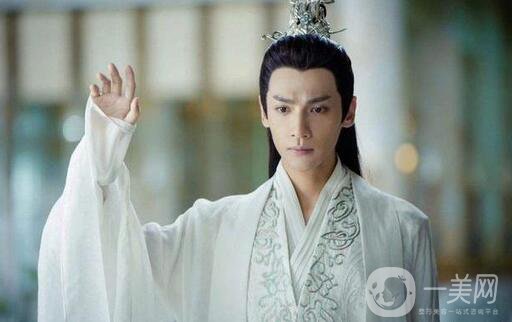 羅云熙成為韓國整形界范本？韓國也開始流行雙眼皮啦~