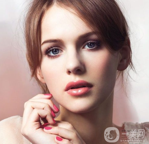 假體隆鼻的價格高嗎？