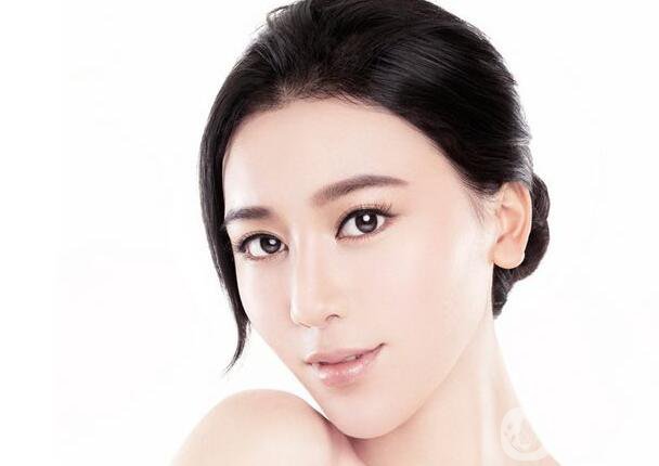 假體隆鼻價(jià)格一般是多少呢？