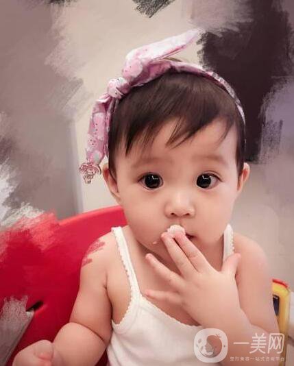 賈靜雯、迪麗熱巴的雙眼皮是不是割的 看了這個(gè)你就明白了