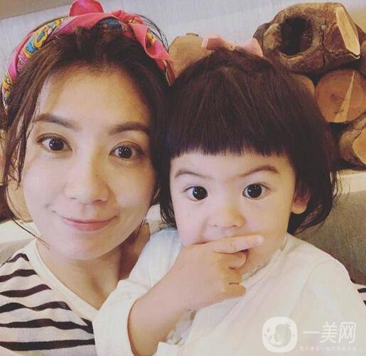 賈靜雯、迪麗熱巴的雙眼皮是不是割的 看了這個(gè)你就明白了