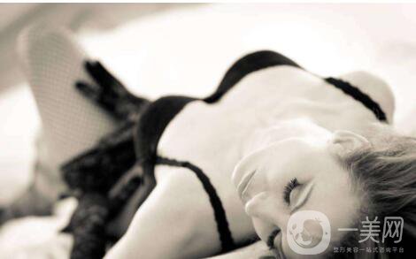 自體脂肪隆胸手術多少錢 *嗎？