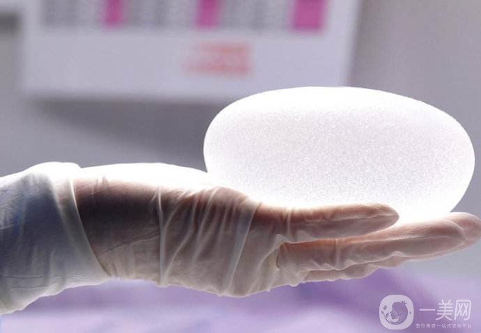 假體隆胸的價格是多少 假體隆胸能保持多久