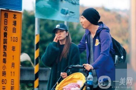 周渝民帶妻子女兒現(xiàn)身臺北動物園，網(wǎng)友：和大S的感情真叫人唏噓