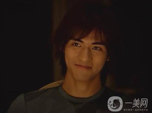 周渝民帶妻子女兒現(xiàn)身臺北動物園，網(wǎng)友：和大S的感情真叫人唏噓