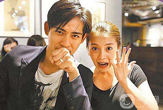 周渝民帶妻子女兒現(xiàn)身臺北動物園，網(wǎng)友：和大S的感情真叫人唏噓