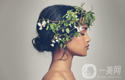 通過做整容除皺手術：重獲青春