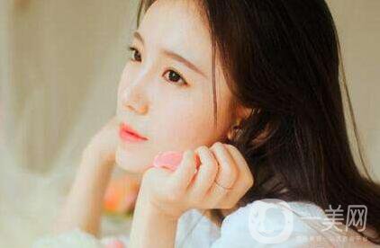 硅膠墊下巴多少錢(qián) 硅膠墊下巴的費(fèi)用