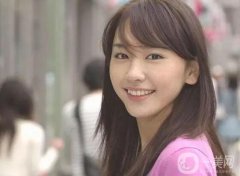 女生初戀臉標準：看沒有整容的沈月和李蘭迪誰更符合