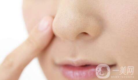 隆鼻手術有什么*果？它的風險有哪些？