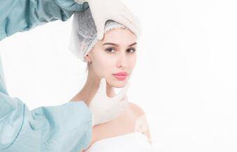 隆鼻手術(shù)的必要性和可能存在的風(fēng)險(xiǎn)