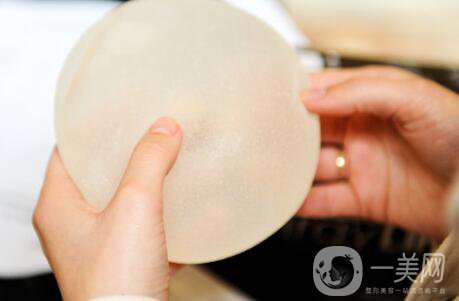 隆胸手術(shù)該如何選擇假體大小?