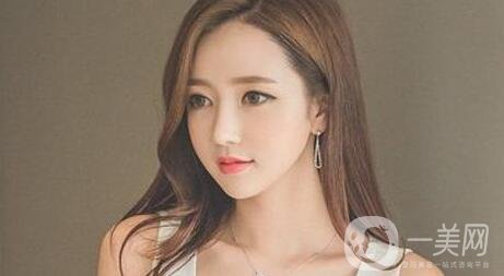 美容院做激光嫩膚