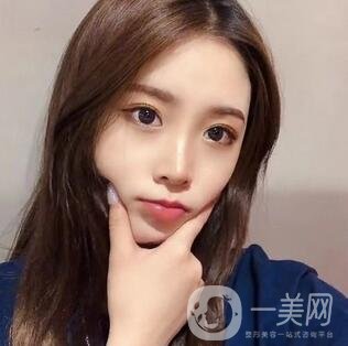 假體隆鼻整形手術(shù)一般多少錢？