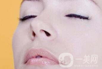 硅膠隆鼻假體取出后多久可以再隆鼻？