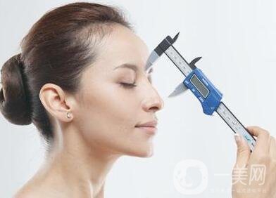 隆鼻手術的風險大嗎？有哪些？