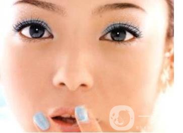 吸雕雙眼皮手術(shù)是什么？是埋線嗎？