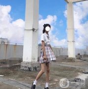 因?yàn)槲以谕壬闲r(shí)候被燙傷過(guò)，所以出現(xiàn)了一大片一大片的受傷