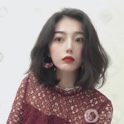 就算做了雙眼皮手術(shù)，也不能阻擋我賺錢呀，我每天都認(rèn)真履行醫(yī)生給我囑咐的