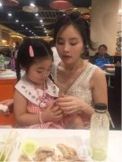 手術(shù)的時(shí)候選擇的是局部麻醉，醫(yī)生在注射麻藥以后慢慢的自己臉部有了反應(yīng)，