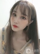 在整形醫(yī)院的推薦下，自己選擇了做拉皮手術(shù)，也就是從做了拉皮手術(shù)以后，自