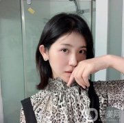 我又來更新了自己的頭發(fā)，種植已經(jīng)過去了兩個(gè)多月的時(shí)間，現(xiàn)如今我的頭發(fā)已