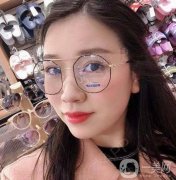 拆了膠帶了，下巴的形態(tài)看著還不錯(cuò)，現(xiàn)在還不可以左右搖晃下巴