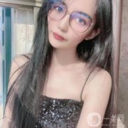 自從做完墊下巴之后，越來越愛自拍了