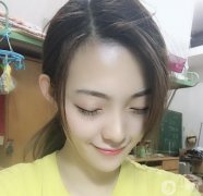 我給了自己很大的勇氣，簡單的做了個假體