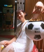 后來我閨蜜推薦我可以弄個(gè)水針!據(jù)說水光針補(bǔ)水效果