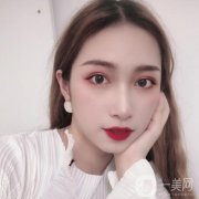 臉部的膠原蛋白就會不斷的流失，所以皮膚越來越松弛