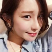 我自己感覺挺不舒服的，因?yàn)槲业哪樕下霈F(xiàn)了一些皺紋