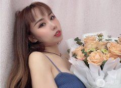 我其實(shí)早就想做雙眼皮了，周?chē)呐笥讯甲鲞^(guò)，所以我更想做