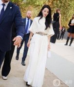 迪麗熱巴巴黎時(shí)裝周：法式優(yōu)雅盡顯時(shí)尚潮流