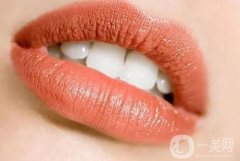 告別深唇紋：原因與消除方法大揭秘