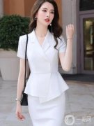 白色西裝套裙：職場女性的自信與優(yōu)雅之選