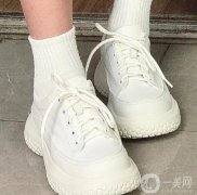 40歲女人，鞋子不用多買，有這“3雙”就夠了，洋氣、顯瘦又顯高