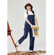 背帶牛仔褲在秋冬季的時(shí)尚穿搭：風(fēng)衣、西裝、皮衣和休閑針織衫的組合