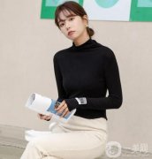 韓系小姐姐的時(shí)尚穿搭：打底衫的多樣風(fēng)采