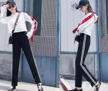 五六十歲女性的運(yùn)動(dòng)鞋穿搭之道：避免土氣，展現(xiàn)優(yōu)雅