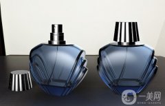 香水包裝的演變：從玻璃瓶到現(xiàn)代硬質(zhì)塑料瓶
